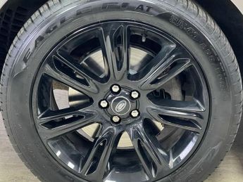 LAND ROVER RANGE ROVER VELAR 2.0 D200 MHEV R-Dynamic SE SUV 5dr Diesel Auto 4WD Euro 6 (s/s) 