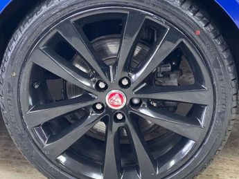JAGUAR XE 2.0d R-Sport Saloon 4dr Diesel Auto Euro 6 (s/s) (180 ps)