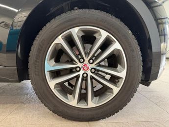 JAGUAR F-PACE 2.0 D180 R-Sport SUV 5dr Diesel Auto AWD Euro 6 (s/s) (180 ps)