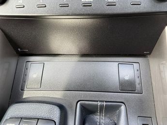 LEXUS IS 2.5 300h Executive Edition Saloon 4dr Petrol Hybrid E-CVT Euro 5