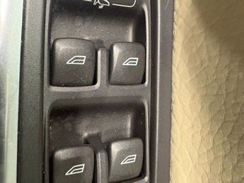 VOLVO XC60 2.4 D5 SE Lux Nav SUV 5dr Diesel Geartronic AWD Euro 5 (215 ps)