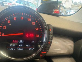 VOLVO XC60 2.4 D5 SE Lux Nav SUV 5dr Diesel Geartronic AWD Euro 5 (215 ps)