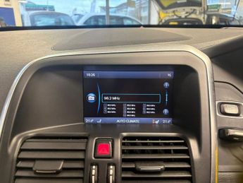 VOLVO XC60 2.4 D5 SE Lux Nav SUV 5dr Diesel Geartronic AWD Euro 5 (215 ps)