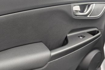 HYUNDAI KONA 64kWh Premium SE SUV 5dr Electric Auto (7kW Charger) (204 ps)