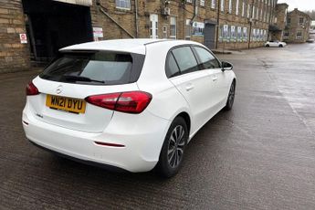 MERCEDES-BENZ A-CLASS 2.0 A180d SE Hatchback 5dr Diesel 8G-DCT Euro 6 (s/s) (116 ps) R