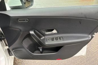 MERCEDES-BENZ A-CLASS 2.0 A180d SE Hatchback 5dr Diesel 8G-DCT Euro 6 (s/s) (116 ps) R