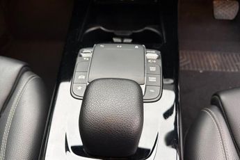 MERCEDES-BENZ A-CLASS 2.0 A180d SE Hatchback 5dr Diesel 8G-DCT Euro 6 (s/s) (116 ps) R