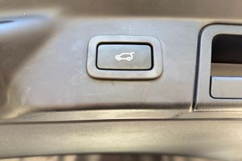 LAND ROVER RANGE ROVER VELAR 3.0 D300 R-Dynamic HSE SUV 5dr Diesel Auto 4WD Euro 6 (s/s) (300