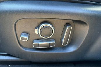 LAND ROVER RANGE ROVER VELAR 3.0 D300 R-Dynamic HSE SUV 5dr Diesel Auto 4WD Euro 6 (s/s) (300