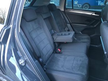 VOLKSWAGEN TIGUAN 2.0 TDI SEL SUV 5dr Diesel DSG Euro 6 (s/s) (150 ps)