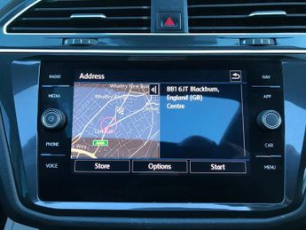 VOLKSWAGEN TIGUAN 2.0 TDI SEL SUV 5dr Diesel DSG Euro 6 (s/s) (150 ps)