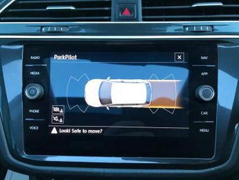VOLKSWAGEN TIGUAN 2.0 TDI SEL SUV 5dr Diesel DSG Euro 6 (s/s) (150 ps)