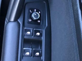 VOLKSWAGEN TIGUAN 2.0 TDI SEL SUV 5dr Diesel DSG Euro 6 (s/s) (150 ps)