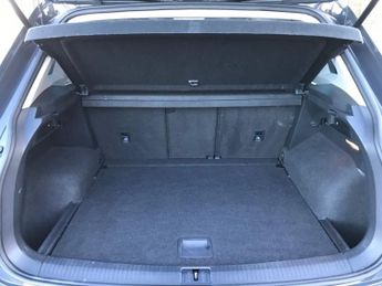 VOLKSWAGEN TIGUAN 2.0 TDI SEL SUV 5dr Diesel DSG Euro 6 (s/s) (150 ps)