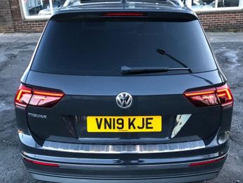 VOLKSWAGEN TIGUAN 2.0 TDI SEL SUV 5dr Diesel DSG Euro 6 (s/s) (150 ps)