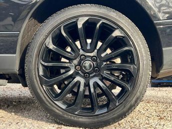 LAND ROVER RANGE ROVER 4.4 SD V8 Autobiography SUV 5dr Diesel Auto 4WD Euro 6 (s/s) (33