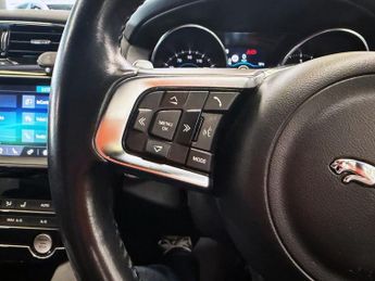 JAGUAR F-PACE 2.0 D180 R-Sport SUV 5dr Diesel Auto AWD Euro 6 (s/s) (180 ps)