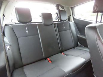 RENAULT CLIO 1.2 Dynamique TomTom Hatchback 3dr Petrol Manual Euro 5 (75 ps)