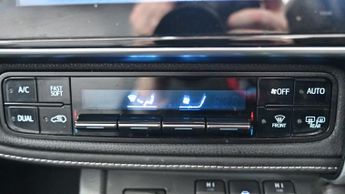 TOYOTA AURIS 1.8 VVT-h Excel Hatchback 5dr Petrol Hybrid CVT Euro 6 (s/s) (13