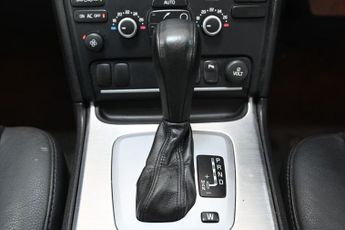 VOLVO XC90 2.4 D5 ES SUV 5dr Diesel Geartronic 4WD Euro 5 (200 ps)