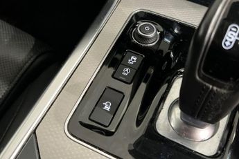 JAGUAR XE 2.0 P250i S Saloon 4dr Petrol Auto Euro 6 (s/s) (250 ps) 3D Surr