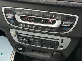 RENAULT MEGANE 1.5 dCi Dynamique Nav Hatchback 5dr Diesel Manual Euro 6 (s/s) (