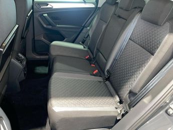 VOLKSWAGEN TIGUAN 2.0 TDI BlueMotion Tech SE Navigation SUV 5dr Diesel DSG 4Motion