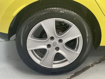 RENAULT CLIO 1.2 16V Dynamique MediaNav Hatchback 5dr Petrol Manual Euro 5 (7