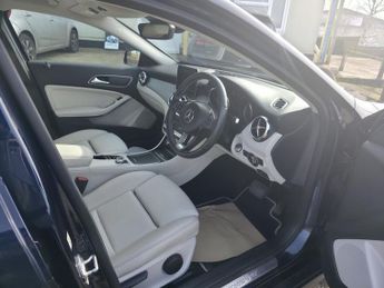 MERCEDES-BENZ GLA 2.0 GLA250 Sport (Premium) SUV 5dr Petrol 7G-DCT 4MATIC Euro 6 (