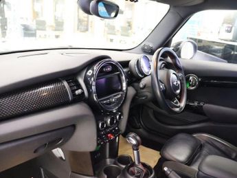 MINI HATCH 2.0 Cooper SD Hatchback 5dr Diesel Auto 6Spd Euro 6 (s/s) (170 p