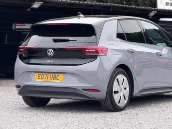 VOLKSWAGEN ID.3 58kWh Family Pro [Pan Roof] 5dr - ONE OWNER