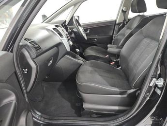 KIA VENGA 1.6 2 MPV 5dr Petrol Auto Euro 5 (123 bhp)