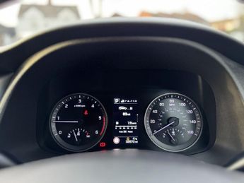 HYUNDAI TUCSON 2.0 CRDi Premium SUV 5dr Diesel Auto 4WD Euro 6 (136 ps)