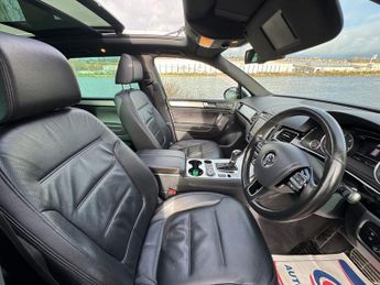 VOLKSWAGEN TOUAREG 3.0 TDI V6 BlueMotion Tech R-Line SUV 5dr Diesel Tiptronic 4WD E