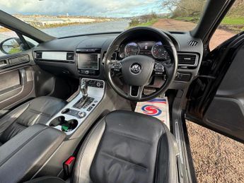 VOLKSWAGEN TOUAREG 3.0 TDI V6 BlueMotion Tech R-Line SUV 5dr Diesel Tiptronic 4WD E