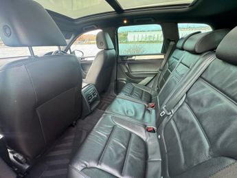 VOLKSWAGEN TOUAREG 3.0 TDI V6 BlueMotion Tech R-Line SUV 5dr Diesel Tiptronic 4WD E