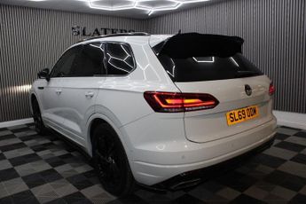 VOLKSWAGEN TOUAREG 3.0 TDI V6 R-Line Tech SUV 5dr Diesel Tiptronic 4Motion Euro 6 (