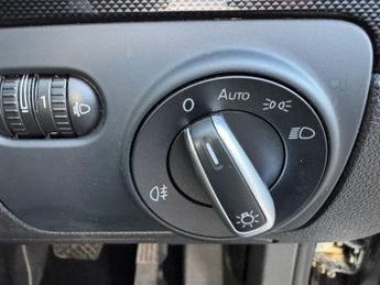 VOLKSWAGEN GOLF 1.6 TDI Match Hatchback 5dr Diesel DSG Euro 5 (105 ps)