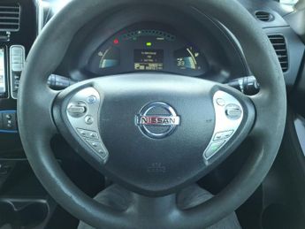 NISSAN LEAF 24kWh Acenta Hatchback 5dr Electric Auto (107 bhp)