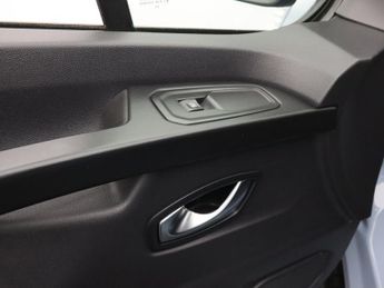 RENAULT TRAFIC 2.0 dCi Blue SL28 Sport Panel Van 5dr Diesel Manual L1 H1 Euro 6