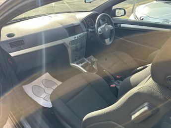 VAUXHALL ASTRA 1.8i 16v SRi Sport Hatch 3dr Petrol Manual (175 g/km, 138 bhp)