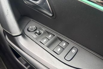 PEUGEOT E-2008 50kWh GT Premium SUV 5dr Electric Auto (136 ps) Reverse Camera, 