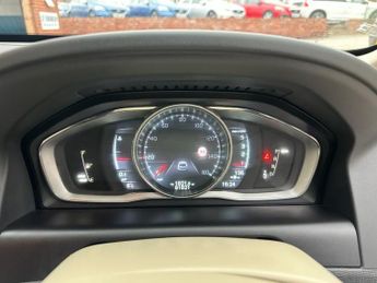 VOLVO XC60 2.4 D4 SE Lux Nav SUV 5dr Diesel Auto AWD Euro 6 (s/s) (190 ps)