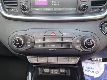 KIA SORENTO 2.2 CRDi KX-3 SUV 5dr Diesel Auto AWD Euro 6 (197 bhp)