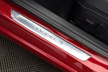 TESLA Model 3 (Dual Motor) Long Range Saloon 4dr Electric Auto 4WDE (346 ps)