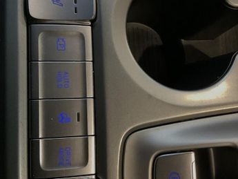 HYUNDAI KONA 39kWh Premium SUV 5dr Electric Auto (10.5kW Charger) (136 ps)