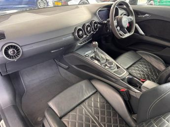 AUDI TT RS 2.5 TFSI Coupe 3dr Petrol S Tronic quattro Euro 6 (s/s) (400 ps)