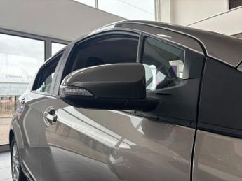 TOYOTA YARIS 1.5 VVT-h Icon Hatchback 5dr Petrol Hybrid E-CVT Euro 6 (s/s) (1