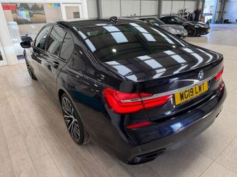 BMW 7 SERIES 3.0 730d M Sport Saloon 4dr Diesel Auto xDrive Euro 6 (s/s) (265