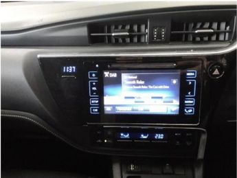 TOYOTA AURIS 1.8 VVT-h Design Hatchback 5dr Petrol Hybrid CVT Euro 6 (s/s) (1